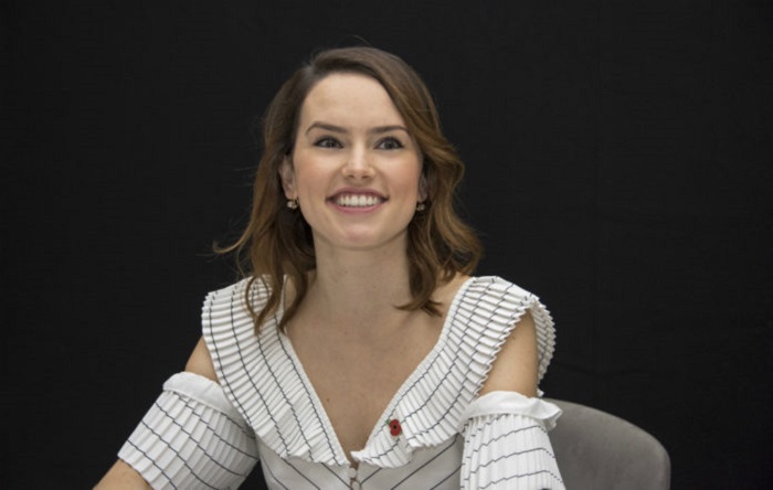 Star War Actress Daisy Ridley Net Worth, Awards and Lifestyle