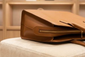 How to Avoid Fake Designer Bags in New York, NY